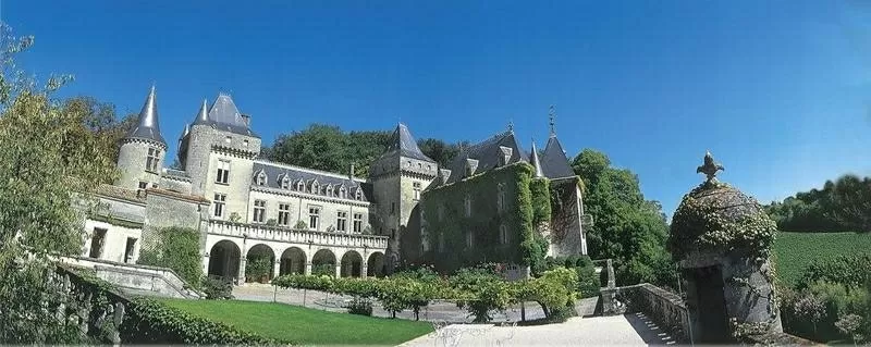 Квартиры, виллы, дома,  отели,  замки во Франции